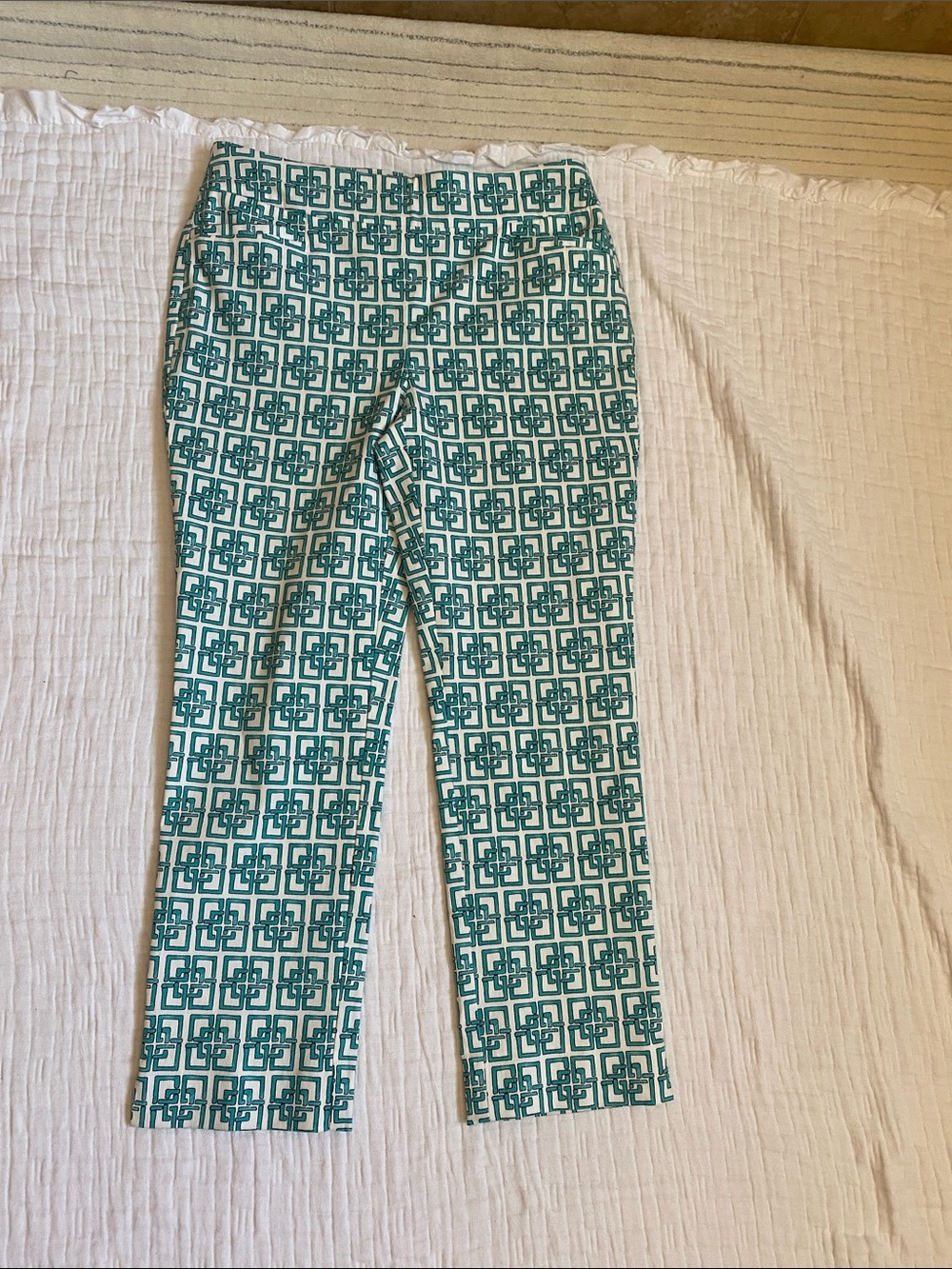 CHICO’S Stretch Teal and White Geometric Print Cropped Pants